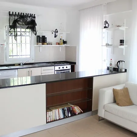 Daisy Villa Cedit